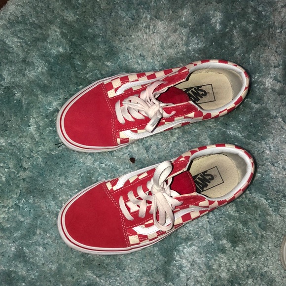 Red vans - Picture 1 of 3
